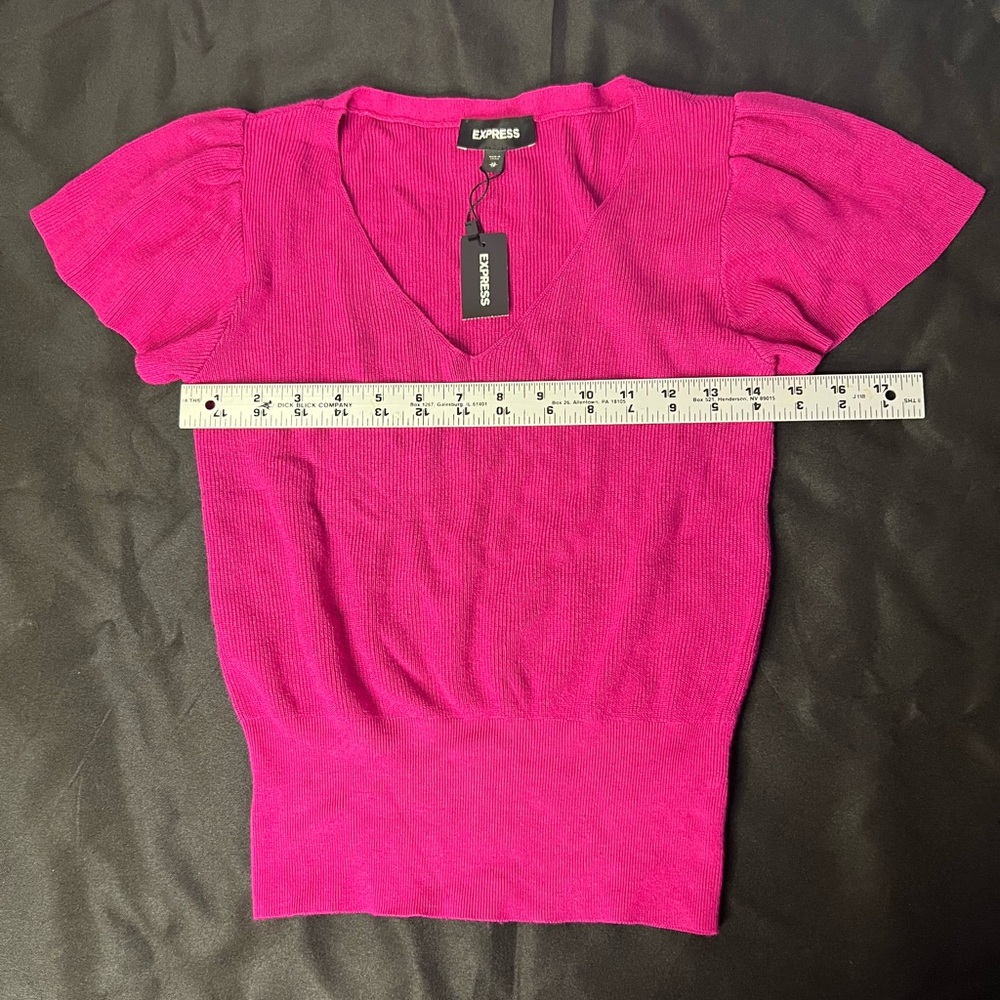EXPRESS Fushia Pink Women's V-Neck Short Sleeve Sweater Top - Picture 2 of 4